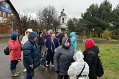 В ноябре 2023 года по благословению настоятеля храма Рождества Христова в Черневе протоиерея Николая Уловича нуждающимся семьям раздали порядка 1,5 тонны молочной продукции.