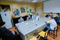 Молодёжные встречи в храме Рождества Христова в Черневе: изучение Катехизиса