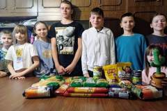 Более 150 кг гуманитарной помощи социальная служба храма Рождества Христова в Черневе передала многодетным семьям Южного Бутово в марте 2026