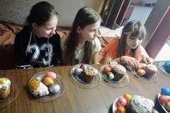 3 - Социальная служба храма Рождества Христова в Черневе передала пасхальные подарки в многодетные семьи