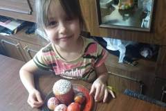 4 - Социальная служба храма Рождества Христова в Черневе передала пасхальные подарки в многодетные семьи