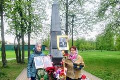 4 8 и 9 мая 2026 года в храме Рождества Христова в Черневе прошли благодарственные молебны у мемориала. Настоятели протоиерей Николай Улович и иерей Николай Головинов совершили поминовение воинов. Прихожане возложили цветы.