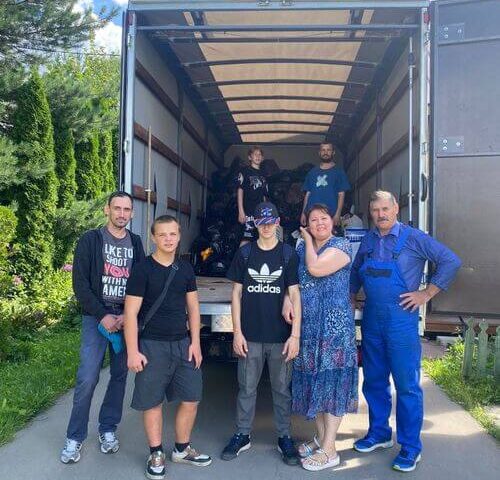 Социальная служба храма Рождества Христова в Черневе передала гуманитарную помощь беженцам Курской области