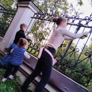 Помощь храму: молодёжь в деле