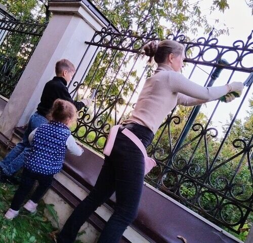 Помощь храму: молодёжь в деле