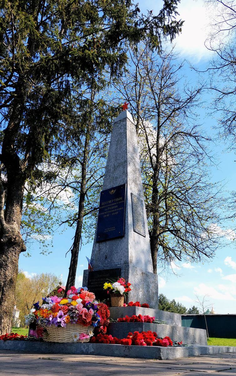 8 мая в 12:00 у памятника Мемориала Великой Отечественной войны будет проведен Благодарственный молебен за дарование Победы в Великой Отечественной войне, который отслужит настоятель храма, протоиерей Николай Улович.